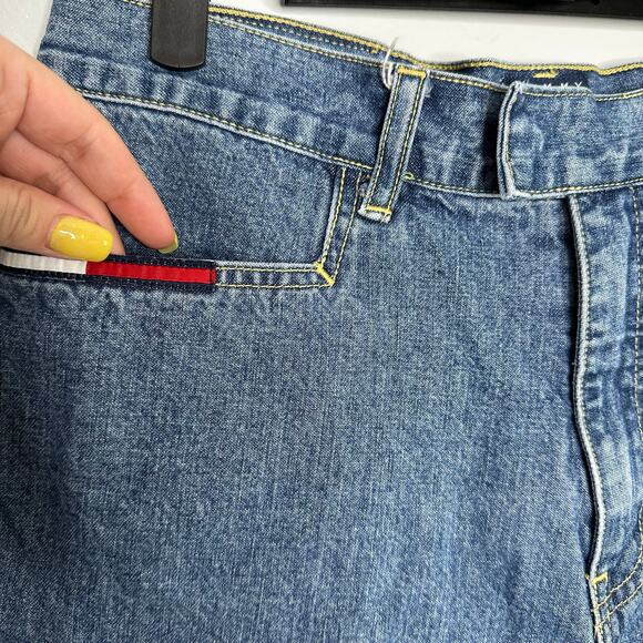 Tommy‎ Hilfiger Women's Vintage 90's Y2K High Rise 2" Inseam Denim Shorts Size 7 - Picture 2 of 8